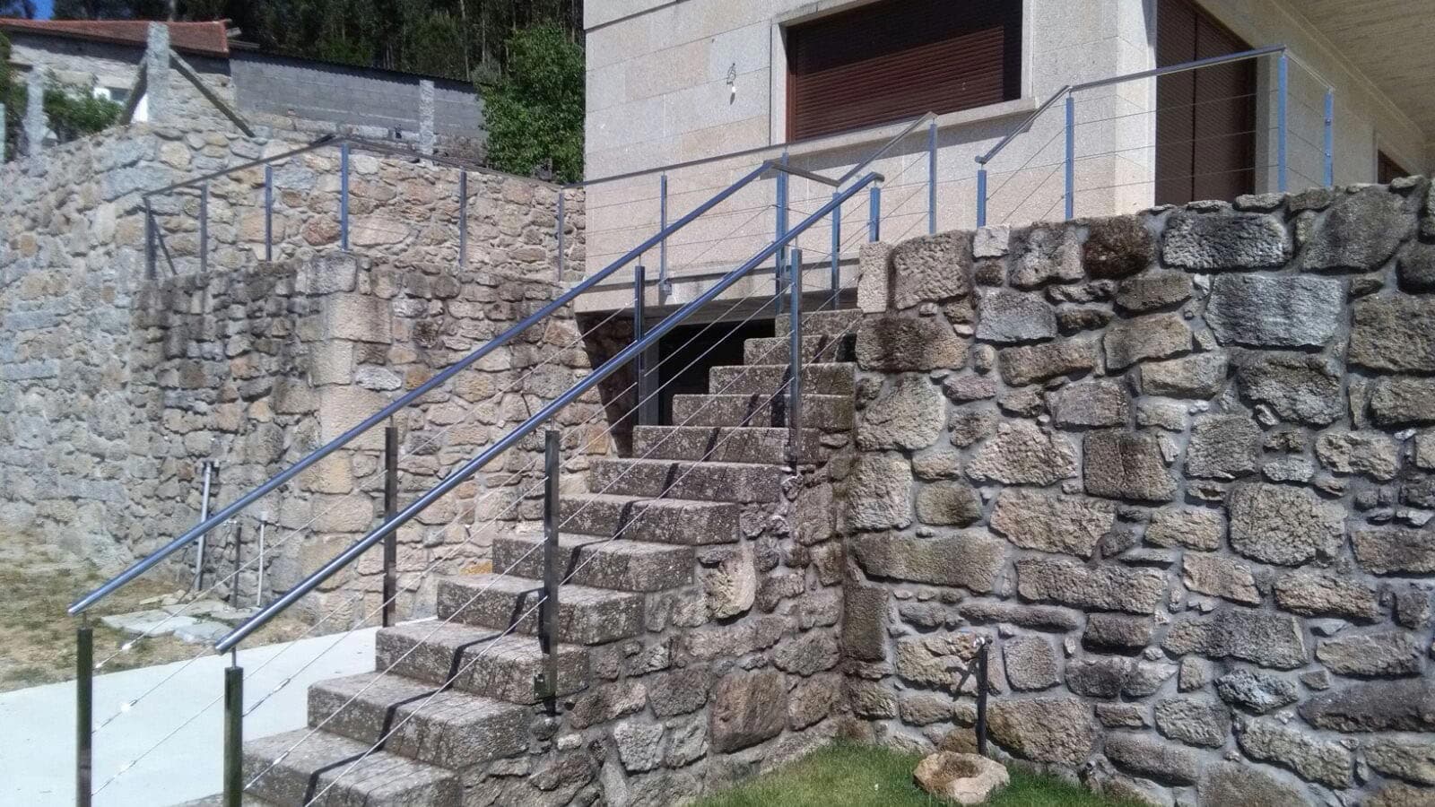 ¿Busca una carpintería metálica próxima a Santiago? ¡Estamos en A Estrada!