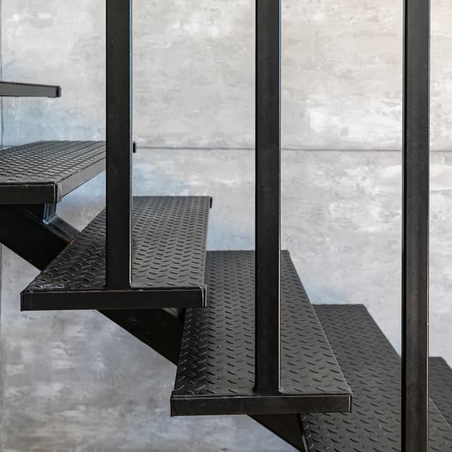 ¿Busca una carpintería metálica cerca de Santiago de Compostela?