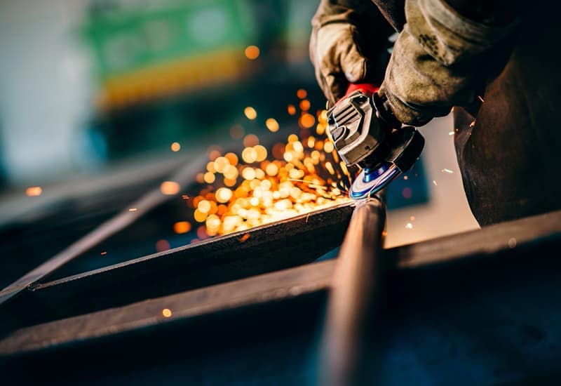 En nuestra empresa de construcciones metálicas nos adaptamos a sus necesidades