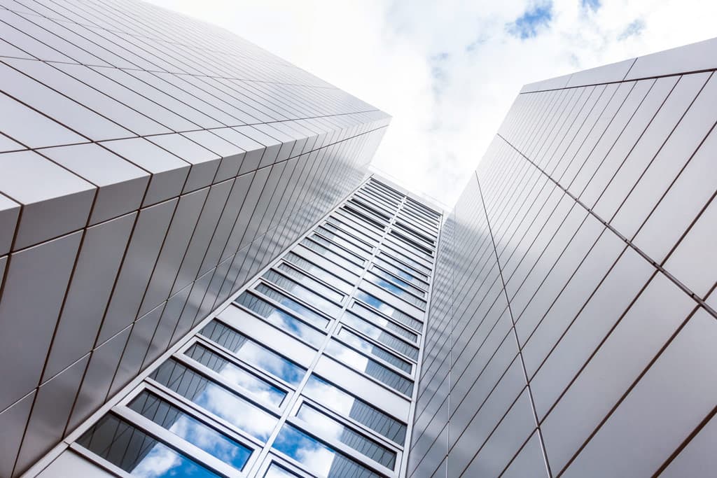 Somos especialistas en fachadas de chapa y ventiladas en A Estrada y alrededores